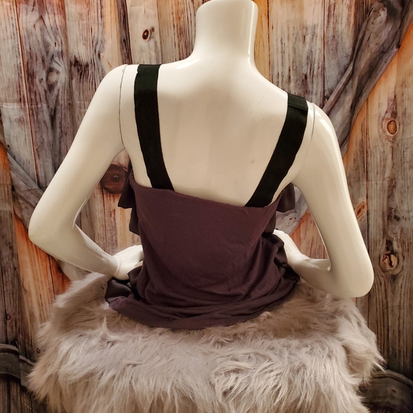 A strapped evening shirt for a fancy occasion. - Picture 2 of 3